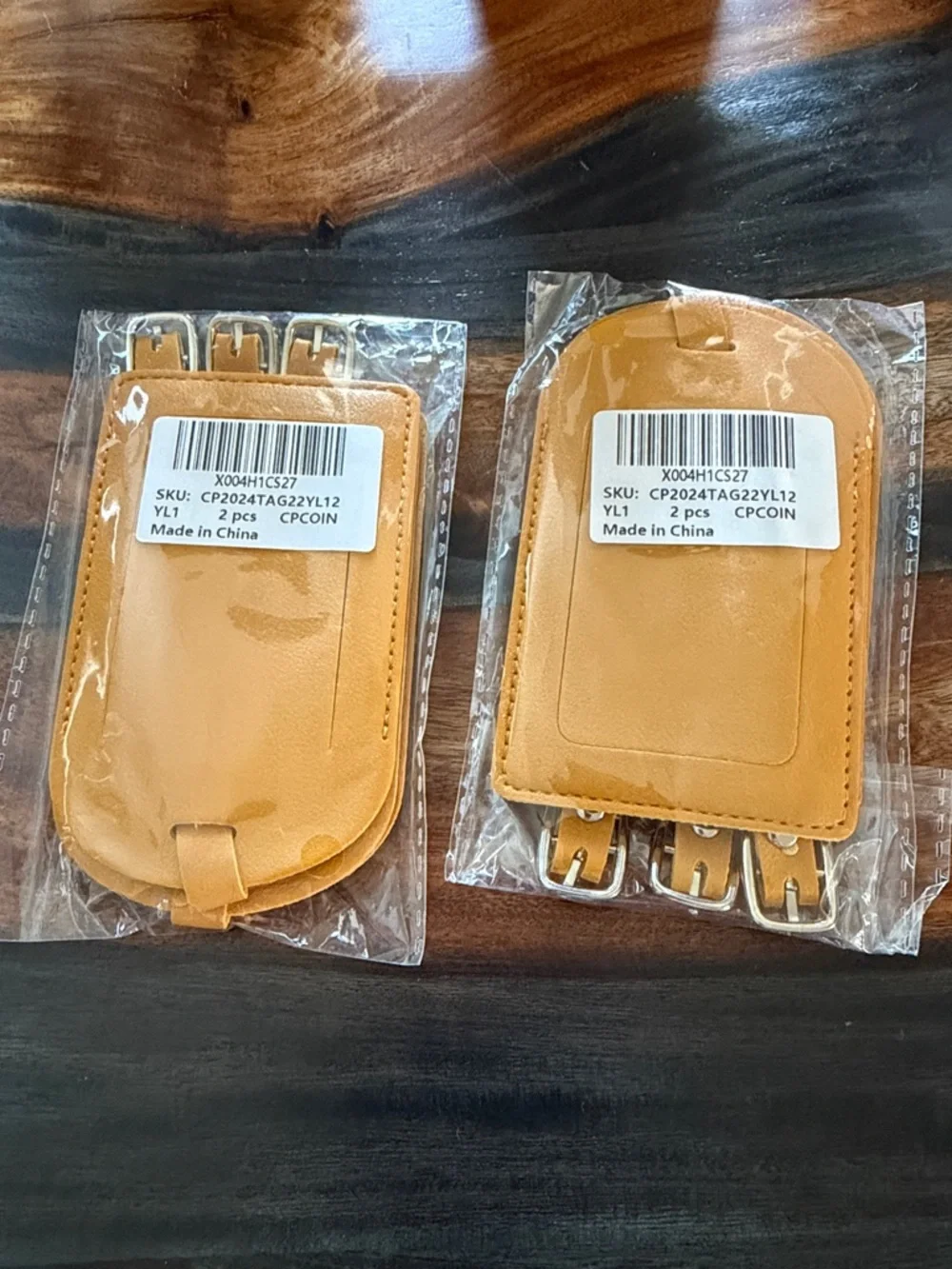 PU leather luggage tags.